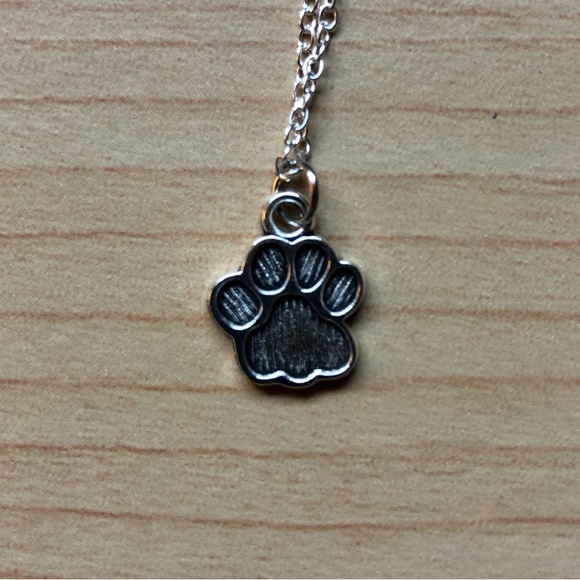 Handmade Jewelry - NWT Handmade Silver Paw Print Necklace